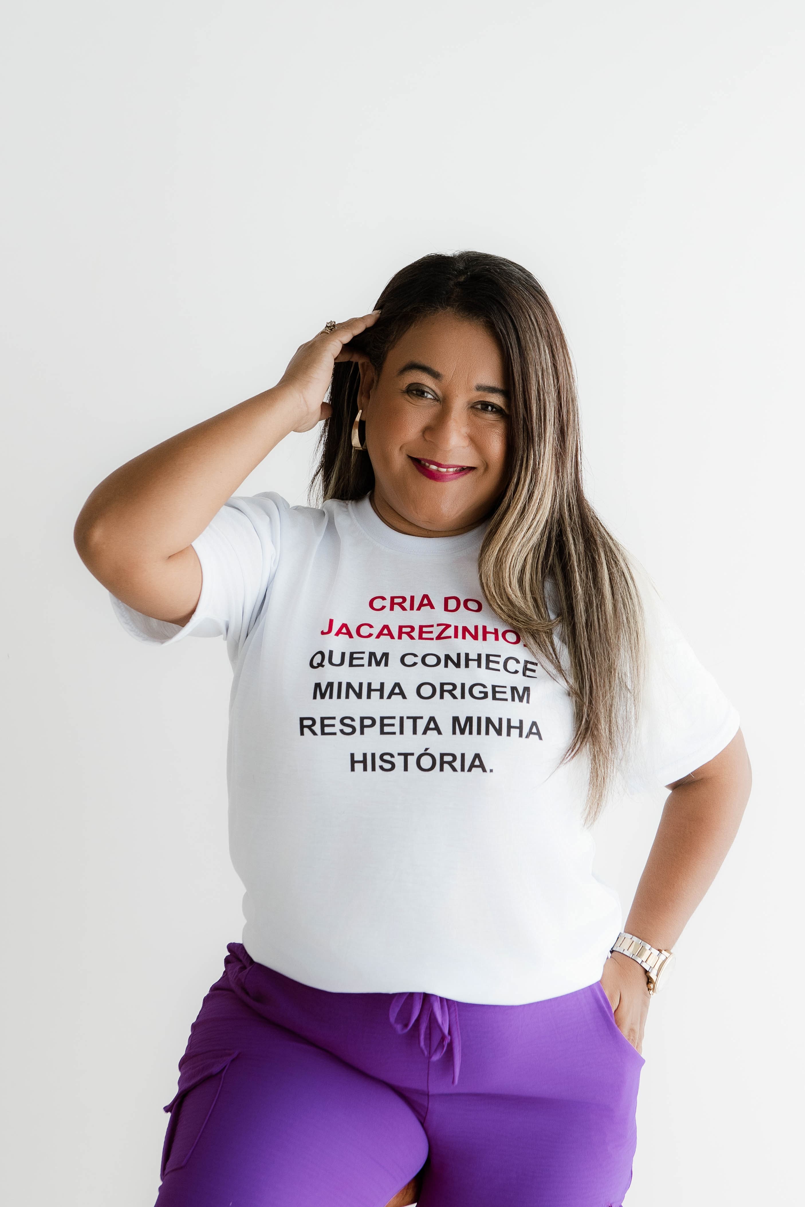 Helem Cristina conversando com a população sobre segurança e direitos da mulher
